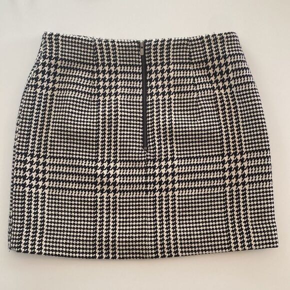 H&M Black & White Houndstooth Plaid Mini Skirt Size 8 - Picture 8 of 8